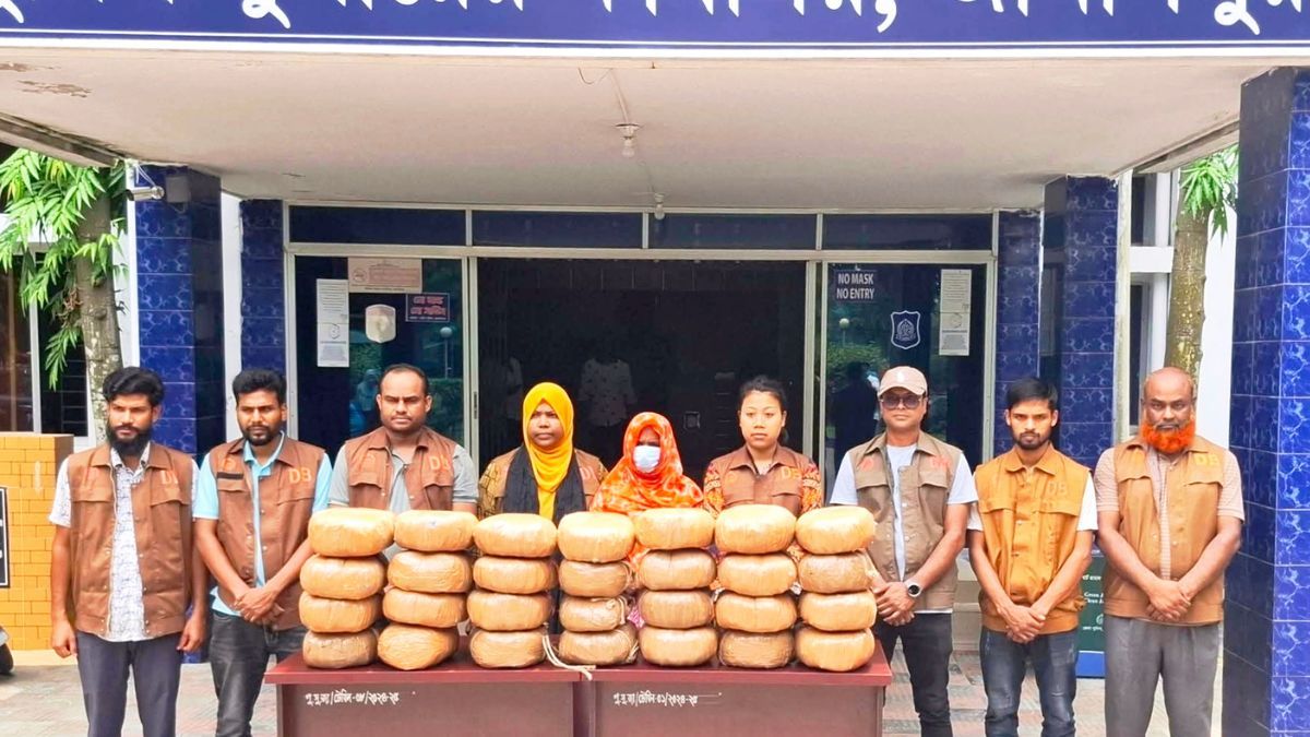 জামালপুরে ৭৪ কেজি গাঁজাসহ মাদক কারবারি গ্রেপ্তার
