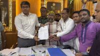 শ্রীপুরে অস্বাভাবিক পৌর কর বৃদ্ধির প্রতিবাদে স্মারকলিপি