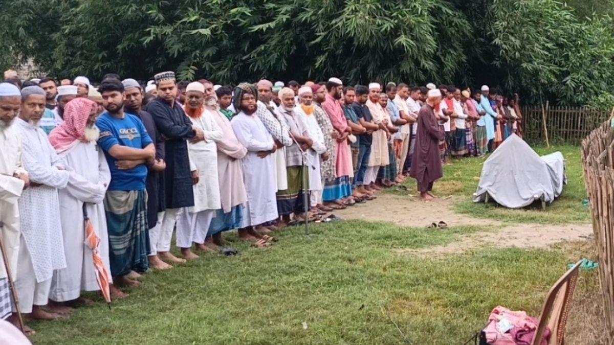 মেহেরপুরে নানাবাড়িতে শিক্ষার্থী মাহিয়ার দাফন