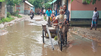 বগুড়ায় সড়কের বেহাল দশা, দুর্ভোগে এলাকাবাসী