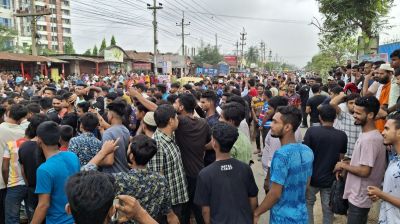 ভারতীয় কর্মকর্তাদের অপসারণসহ ১০ দফা দাবিতে গাজীপুরে মহাসড়ক অবরোধ
