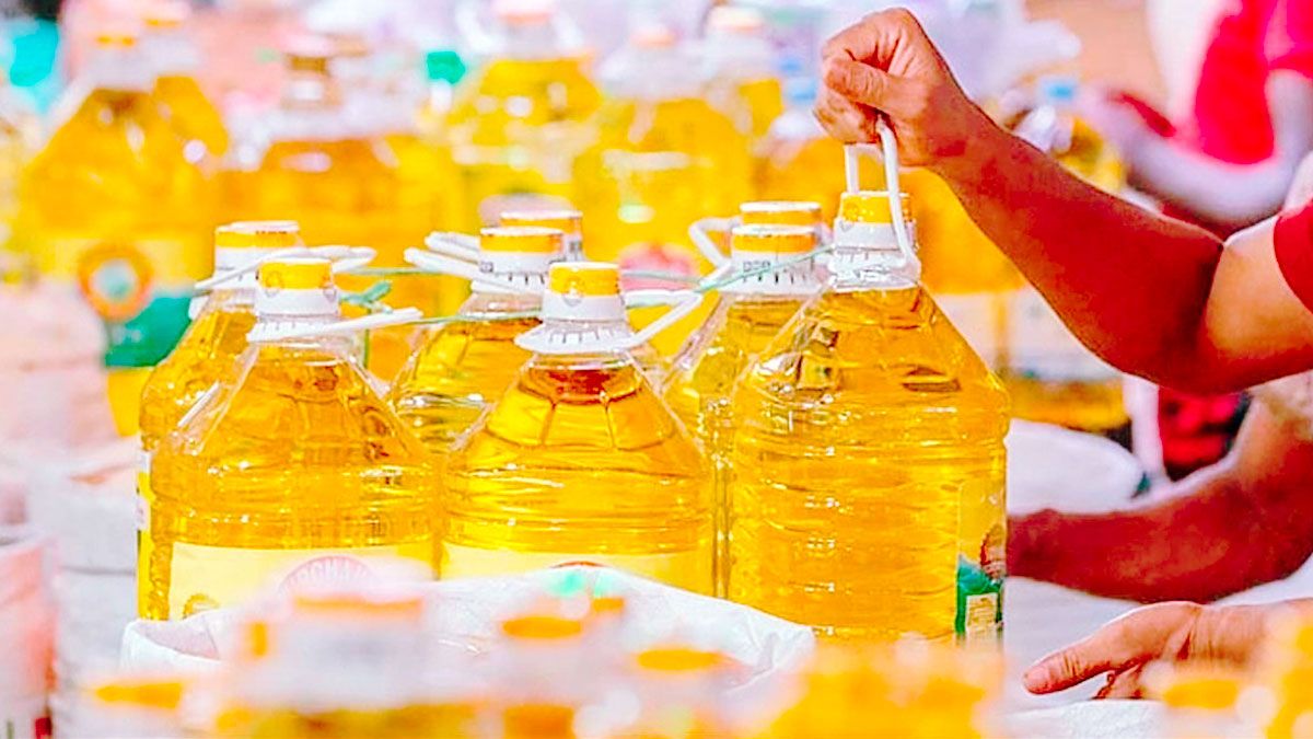 ভোজ্যতেলের দাম কমাতে ব্যবসায়ীদের আপত্তির মুখে সরকার