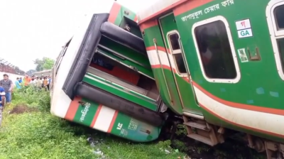 দুই ট্রেনের সংঘর্ষ, লালমনিরহাট-বুড়িমারী রুটে ট্রেন চলাচল বন্ধ