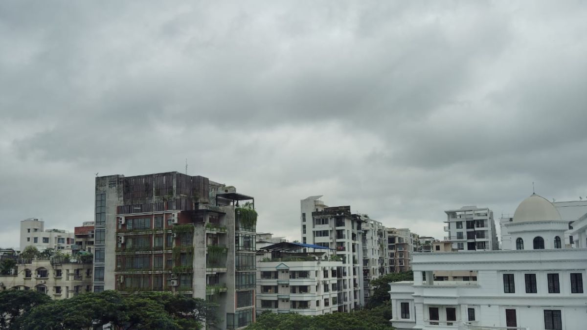 মেঘলা থাকবে ঢাকার আকাশ, হতে পারে বৃষ্টিও