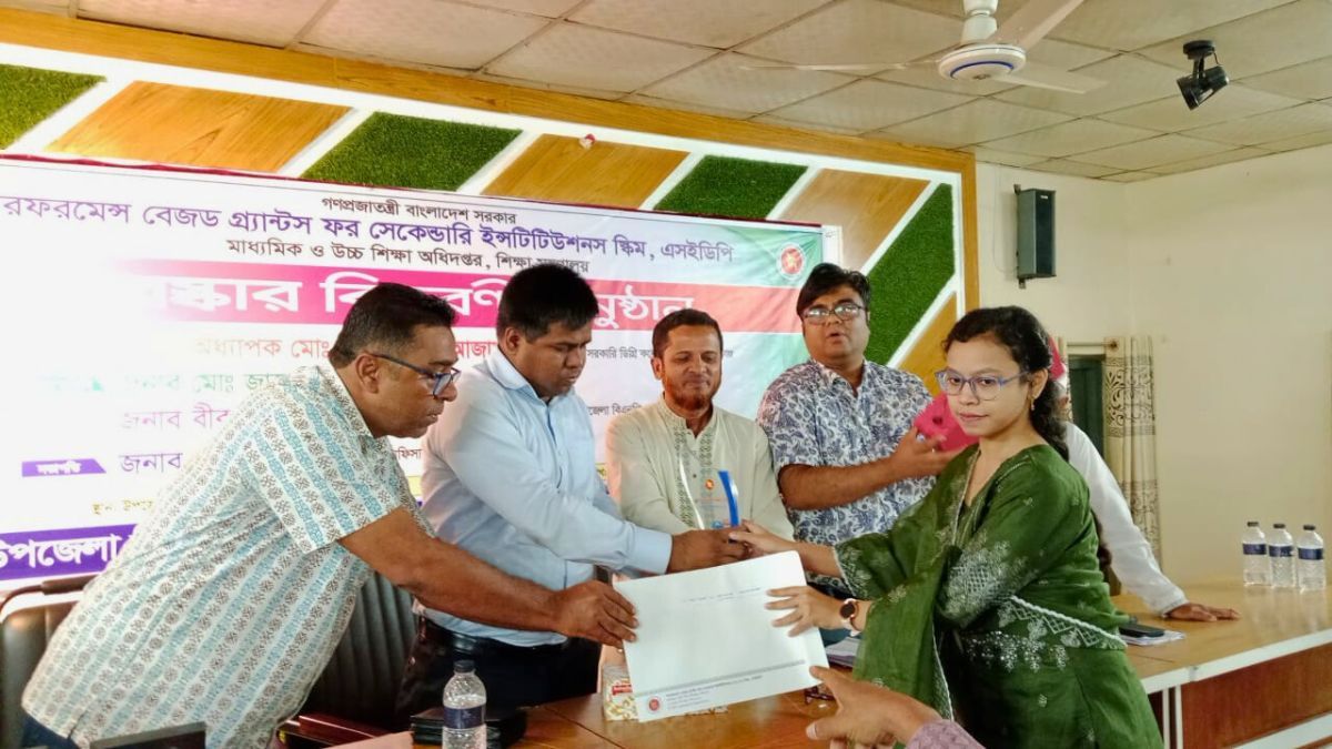 ধর্মপাশায় কৃতি শিক্ষার্থীদের সংবর্ধনা