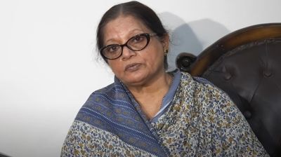 ডলি জহুরের ৩৪ লাখ ‘টাকা মেরে দিয়েছেন’ পরিচালকরা