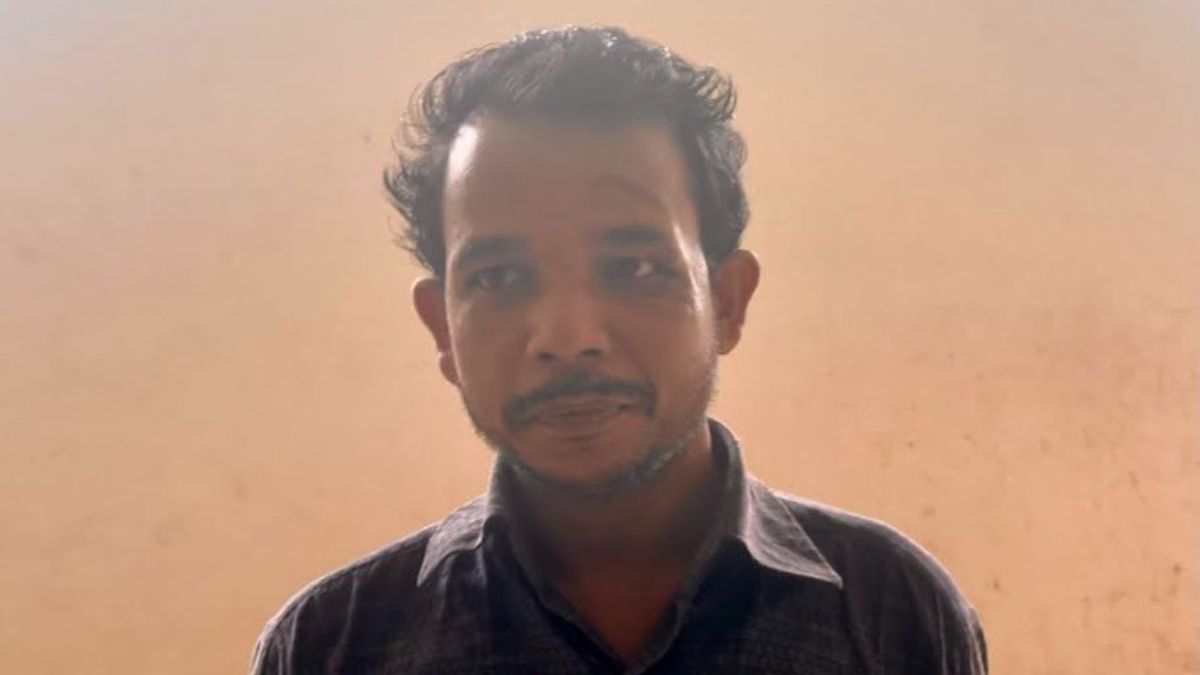 পরকীয়ার অভিযোগে স্ত্রীকে হত্যার পর থানায় স্বামীর আত্মসমর্পণ