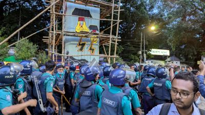 শাহবাগে ‘জুলাই যোদ্ধাদের’দুই গ্রুপের সংঘর্ষ