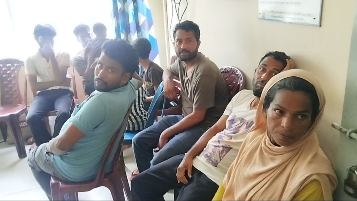 মুজিবনগর সীমান্তে পতাকা বৈঠকে ১৭ বাংলাদেশিকে ফেরত