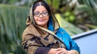 পরিচালকদের বিরুদ্ধে ডলি জহুরের গুরুতর অভিযোগ