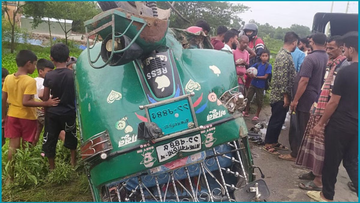 ঢাকা-সিলেট মহাসড়কে ত্রিমুখী সংঘর্ষে নিহত ৫
