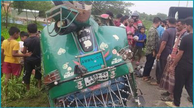ঢাকা-সিলেট মহাসড়কে ত্রিমুখী সংঘর্ষে নিহত ৫