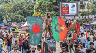 শাহবাগে ছাত্র সমাবেশ, পরীক্ষার দিনে রাজধানীজুড়ে তীব্র যানজট