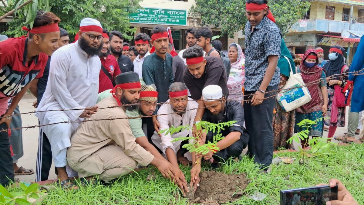 মুন্সীগঞ্জে ‘রক্তাক্ত ৪ আগস্ট’ স্মরণে শোক ও বৃক্ষরোপণ কর্মসূচি