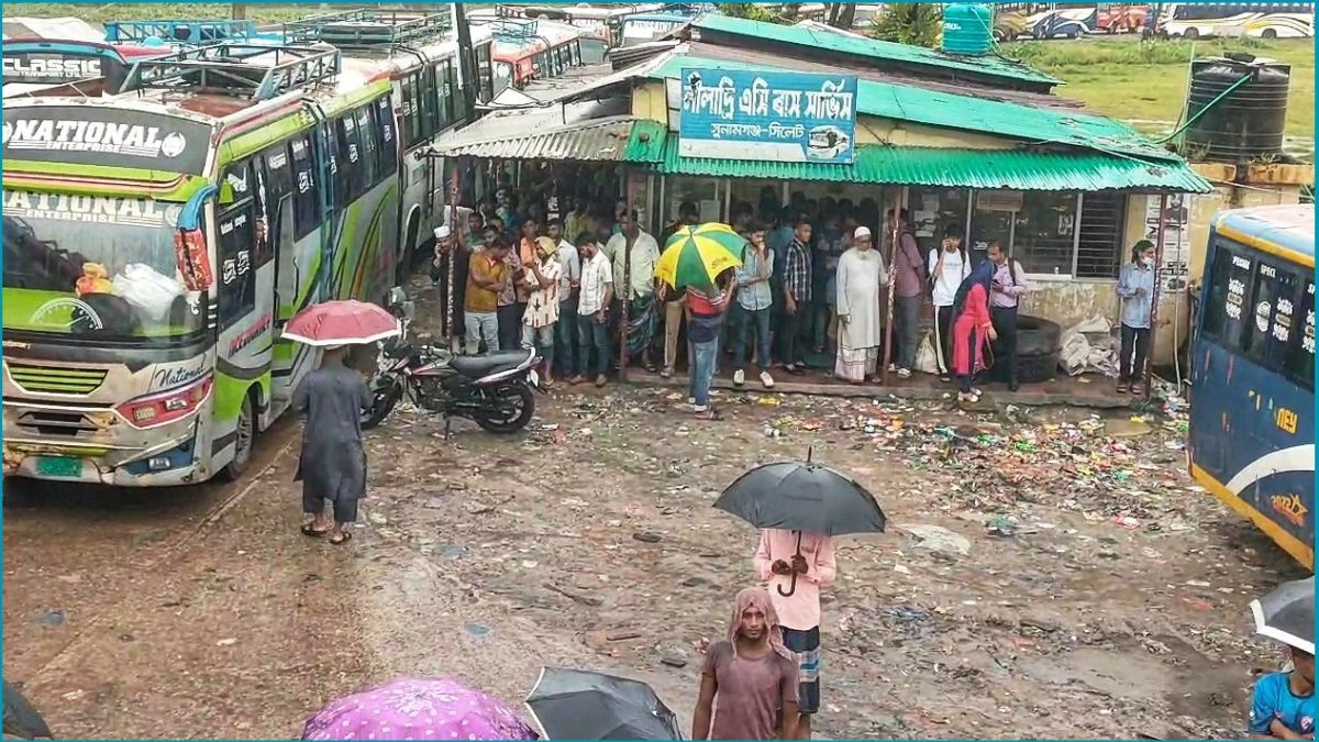 সুনামগঞ্জে অনির্দিষ্টকালের বাস ধর্মঘট, ভোগান্তিতে যাত্রীরা