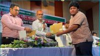 সাহসী সাংবাদিক সম্মাননা পেলেন নয়ন কুমার বর্মন