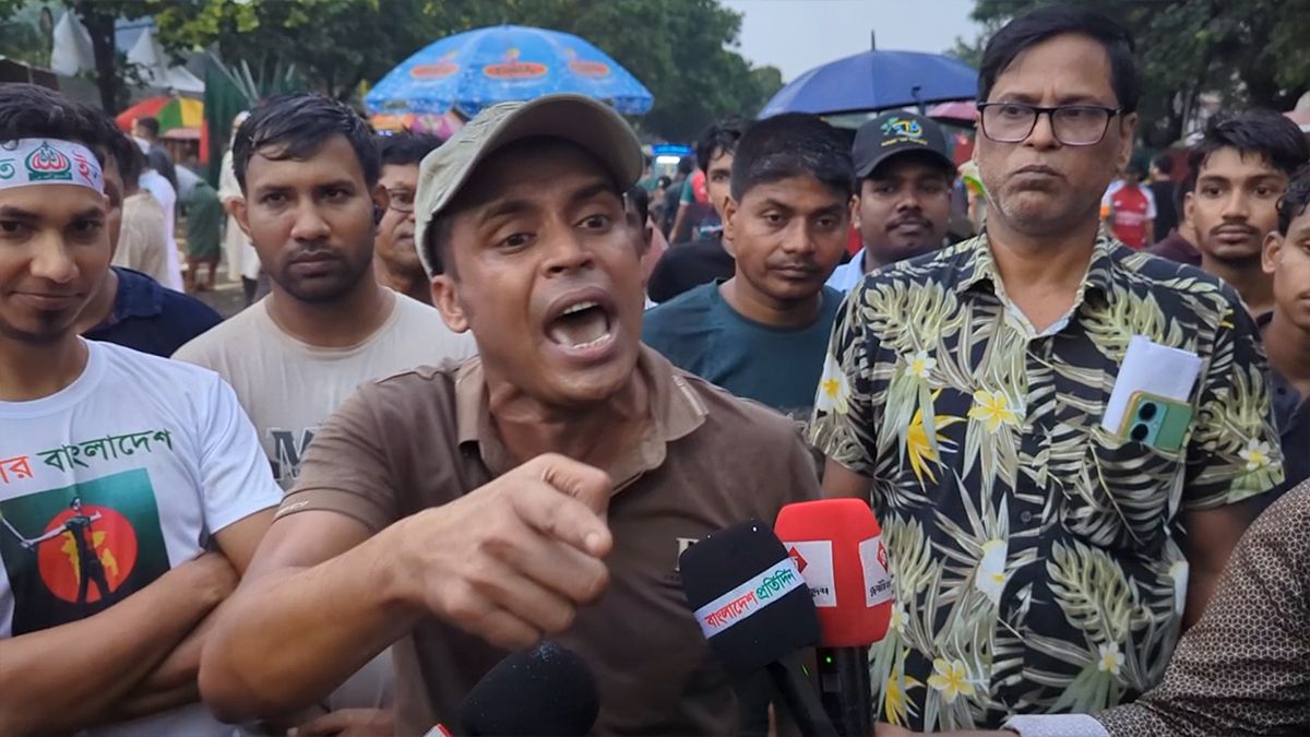 'আওয়ামী লীগের ললিপপ খাওয়া কর্মীরা এখনো বিশ্বাস করে হাসিনা আসবে'
