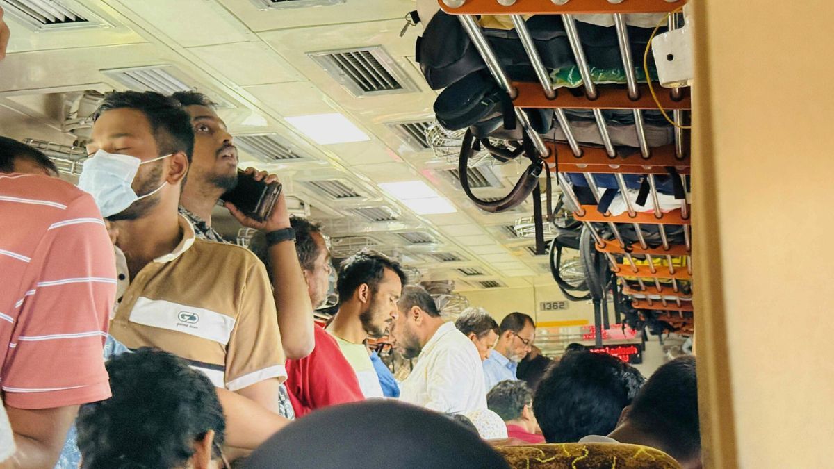 সিলেট-ঢাকা ট্রেনে দুর্ভোগ, স্পেশাল ট্রেন চালুর দাবি