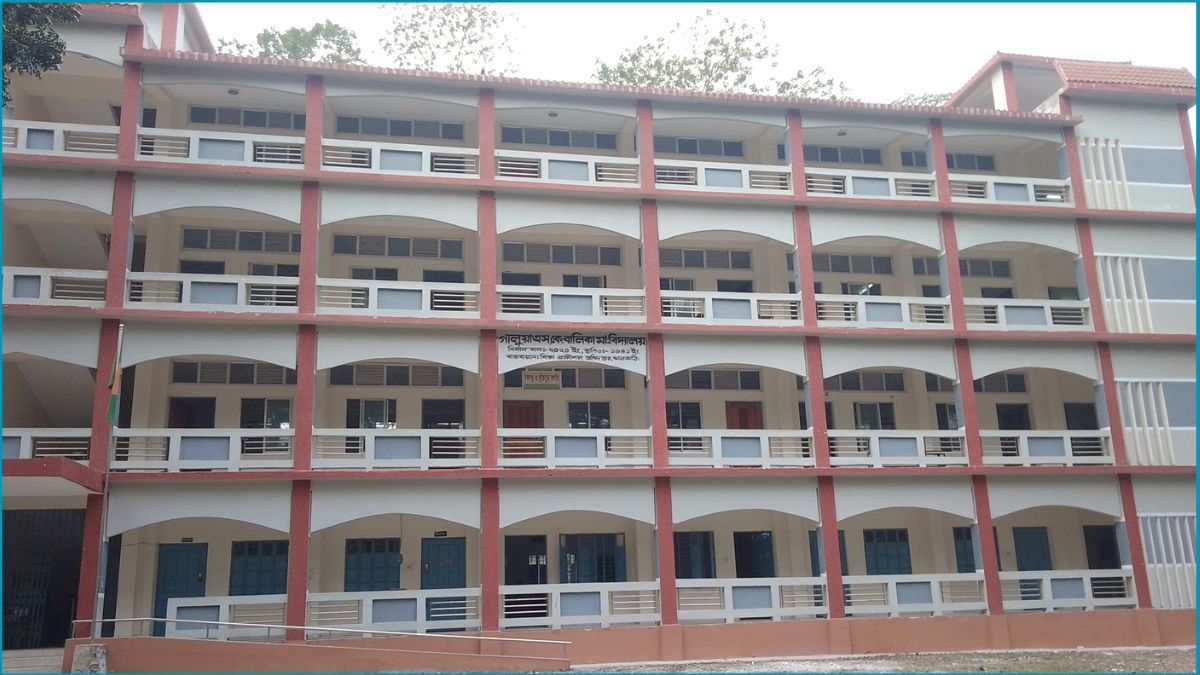 ছাত্রীদের সঙ্গে অশোভন আচরণের অভিযোগ, শিক্ষক বরখাস্ত