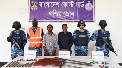 শ্যামনগরে কোস্ট গার্ডের অভিযানে অস্ত্রসহ দুই ডাকাত আটক