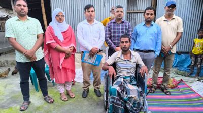 সড়ক দুর্ঘটনায় পা হারানো বকুলের পাশে ইউএনও