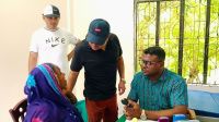 চোখে আলো ফেরাতে আনোয়ার আলদীনের মানবিক উদ্যোগ