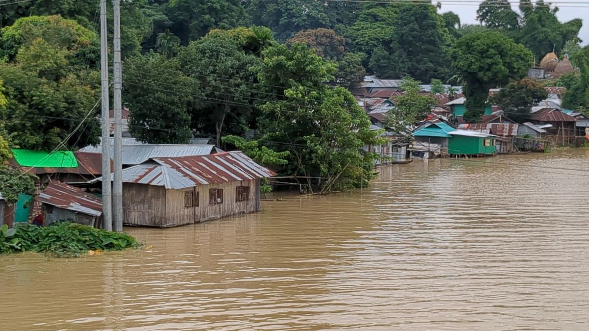 কাপ্তাই হ্রদের পানিতে ডুবল মহালছড়ি, দুর্ভোগে দুই শতাধিক পরিবার