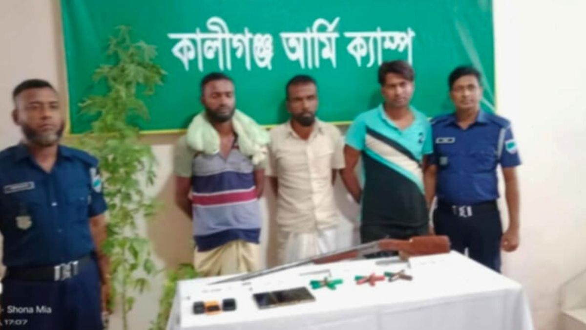 শ্যামনগরে সেনা অভিযানে অস্ত্র-গুলিসহ আটক ৩