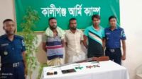 শ্যামনগরে সেনা অভিযানে অস্ত্র-গুলিসহ আটক ৩