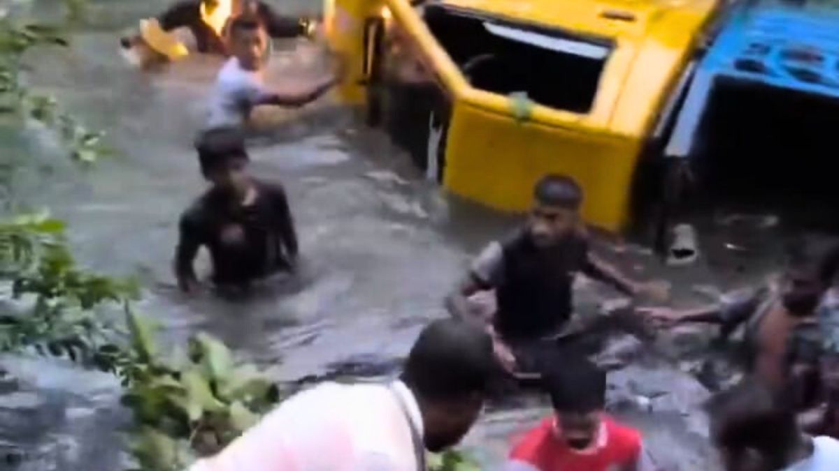 কুমিল্লায় ফুটবল খেলা শেষে ফেরার পথে ট্রাক খাদে, শিক্ষার্থী নিহত