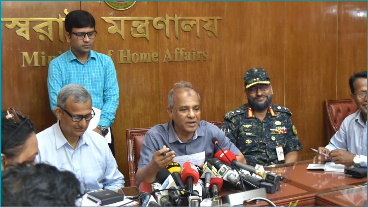 প্রিজাইডিং অফিসারের সুরক্ষায় থাকবে অস্ত্রসহ আনসার : স্বরাষ্ট্র উপদেষ্টা