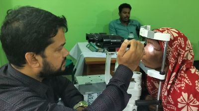 চোখের আলো ফেরাতে ফরিদপুরে বিনামূল্যে ক্যাম্প