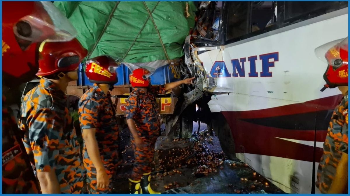 ঢাকা-মাওয়া এক্সপ্রেসওয়েতে ট্রাকের পেছনে বাসের ধাক্কা, নিহত ১