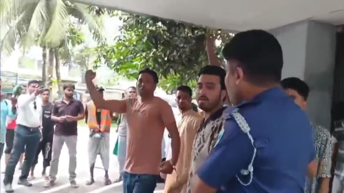 মশাল মিছিলের প্রস্তুতির সময় নিষিদ্ধ ৪ ছাত্রলীগ নেতা আটক