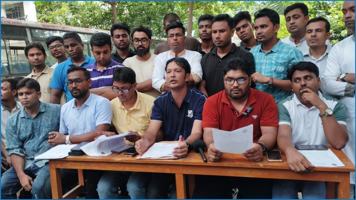 ৫ দফা দাবিতে জবি ছাত্রদলের স্মারকলিপি প্রদান