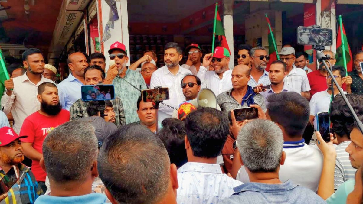 রাজাপুরে ১৪৪ ধারা জারির মধ্যেও বিএনপি ও যুবদল পৃথক কর্মসূচি পালন
