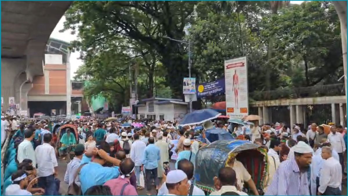 জাতীয়করণের দাবিতে শিক্ষকদের মহাসমাবেশ চলছে