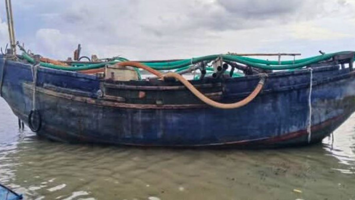 কপোতাক্ষে অবৈধ বালু উত্তোলন, অভিযানে ৫০ হাজার টাকা জরিমানা