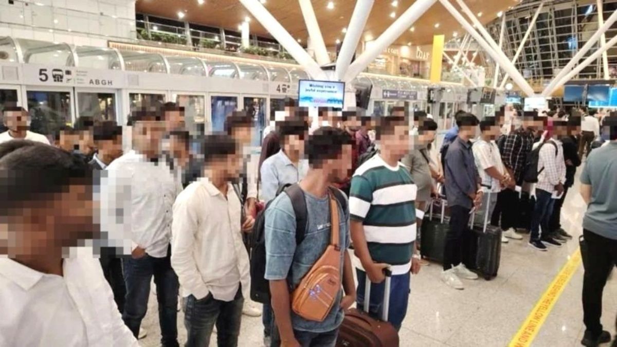 মালয়েশিয়ার বিমানবন্দরে আটকা ৯৮ বাংলাদেশি