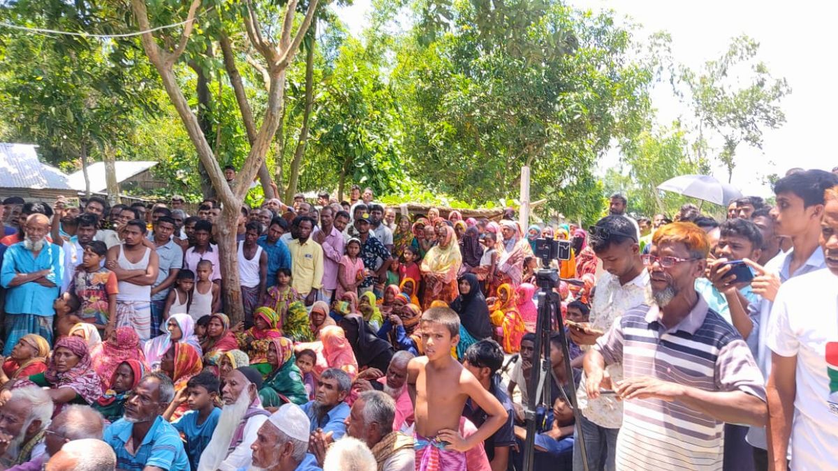 লালমনিরহাটে বন্যার্তদের মাঝে বিএনপির ত্রাণ বিতরণ