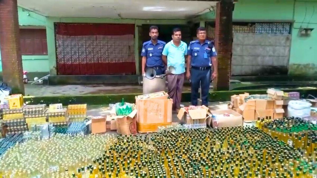 মুন্সীগঞ্জে বিপুল পরিমাণ অবৈধ কসমেটিক্স জব্দ, কারখানা সিলগালা