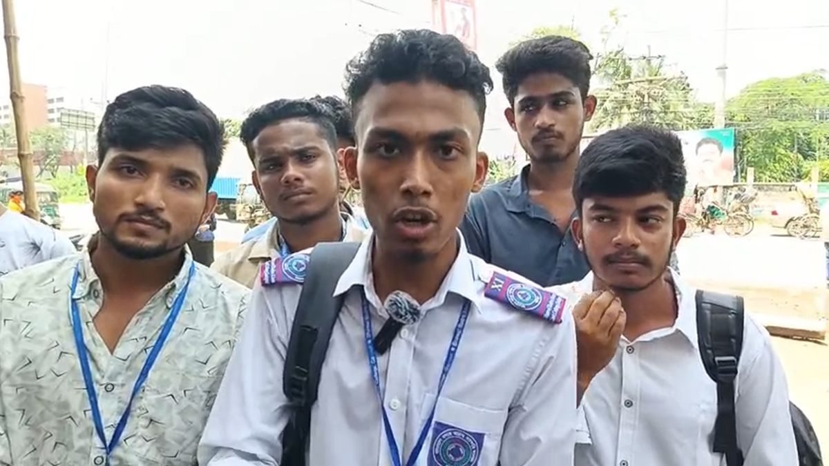 গাজীপুরে নিষিদ্ধ ছাত্রলীগ দিয়ে ছাত্রদলের কমিটি, মধ্যরাতে বিক্ষোভ