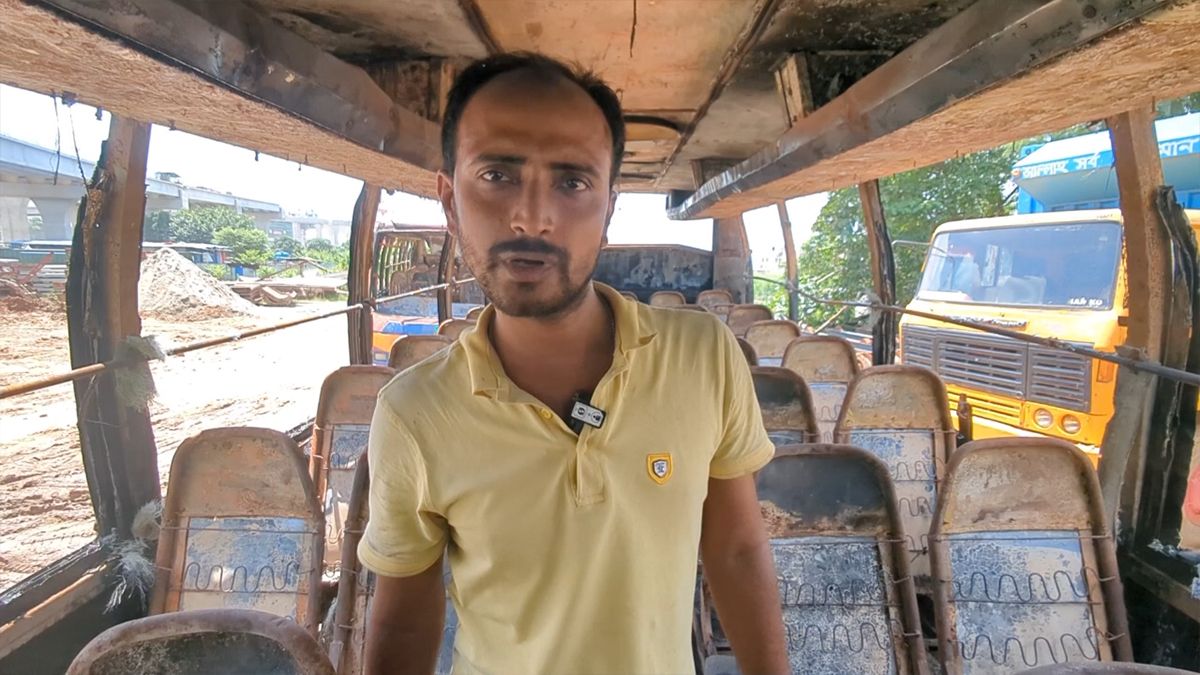 কিস্তির টাকায় কেনা গাড়িতে দুর্বৃত্তদের আগুন, মালিকের মাথায় হাত