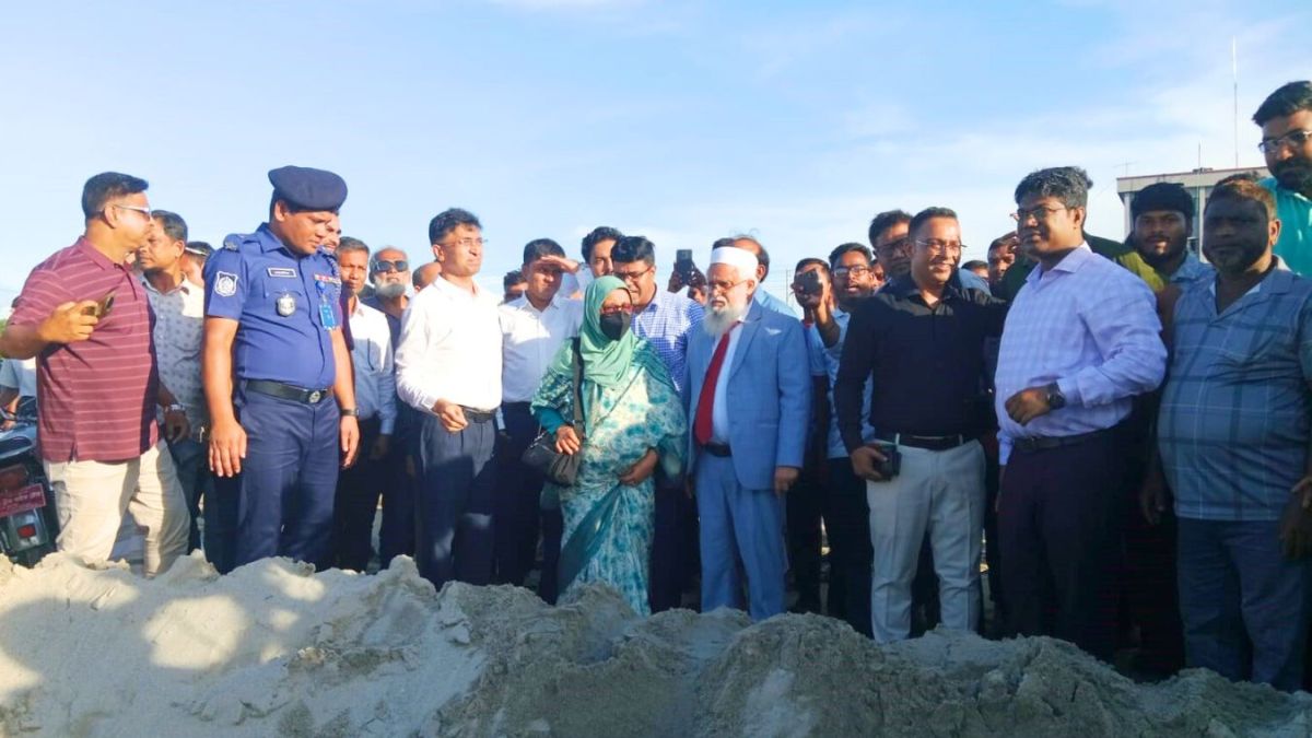 চীন সরকারের এক হাজার শয্যার হাসপাতালের জায়গা পরিদর্শনে স্বাস্থ্য উপদেষ্টা