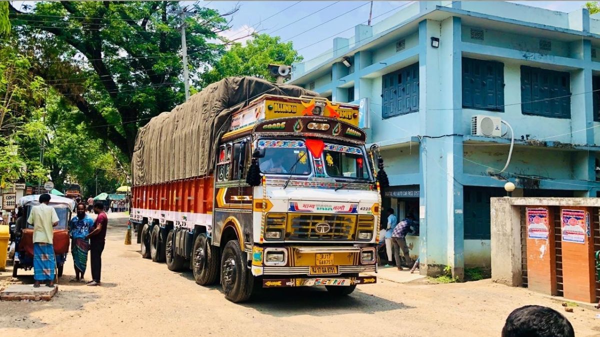 হিলি স্থলবন্দরে দুই মাসে রপ্তানি আয় ১৮ কোটি