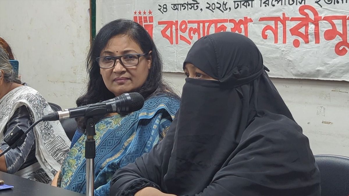 সন্তানের খাবার যোগাতে অটোচালকের পেশায় নামেন সাহিদা আক্তার