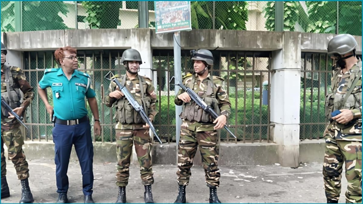 ফজলুর রহমানকে গ্রেপ্তারে ছাত্র-জনতার অবস্থান, সতর্ক আইনশৃঙ্খলা বাহিনী
