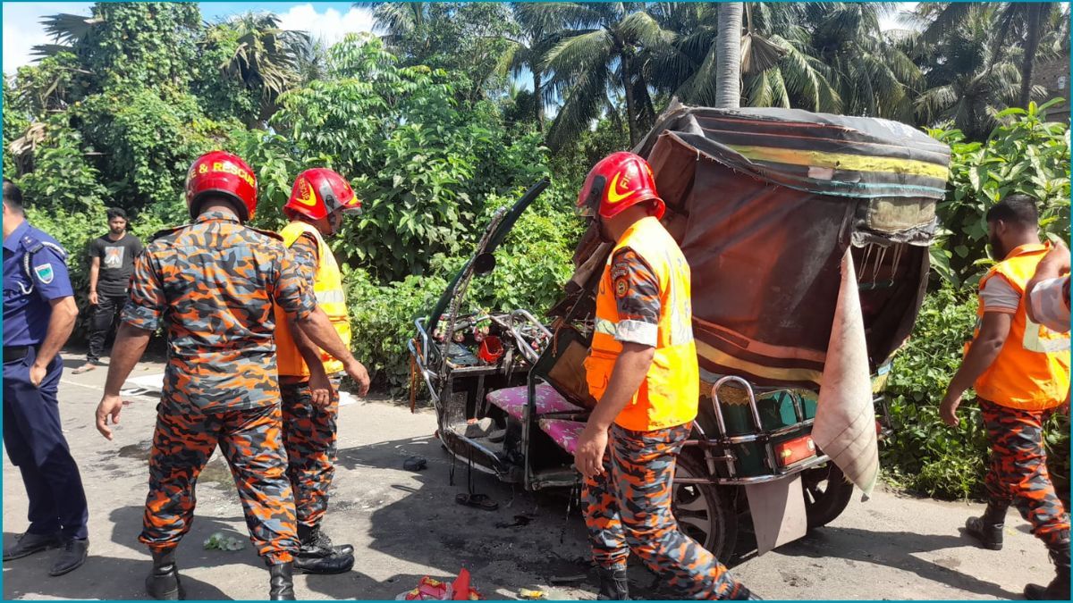খুলনায় ট্রাকের ধাক্কায় ইজিবাইক দুমড়ে-মুচড়ে নিহত ২