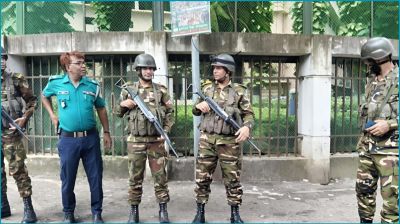 ফজলুর রহমানকে গ্রেপ্তারে ছাত্র-জনতার অবস্থান, সতর্ক আইনশৃঙ্খলা বাহিনী