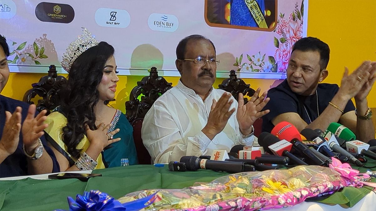 অনন্যাকে উজ্জ্বল ভবিষ্যতের জন্য বিনয়ী হওয়ার উপদেশ দিলেন কাজী হায়াৎ